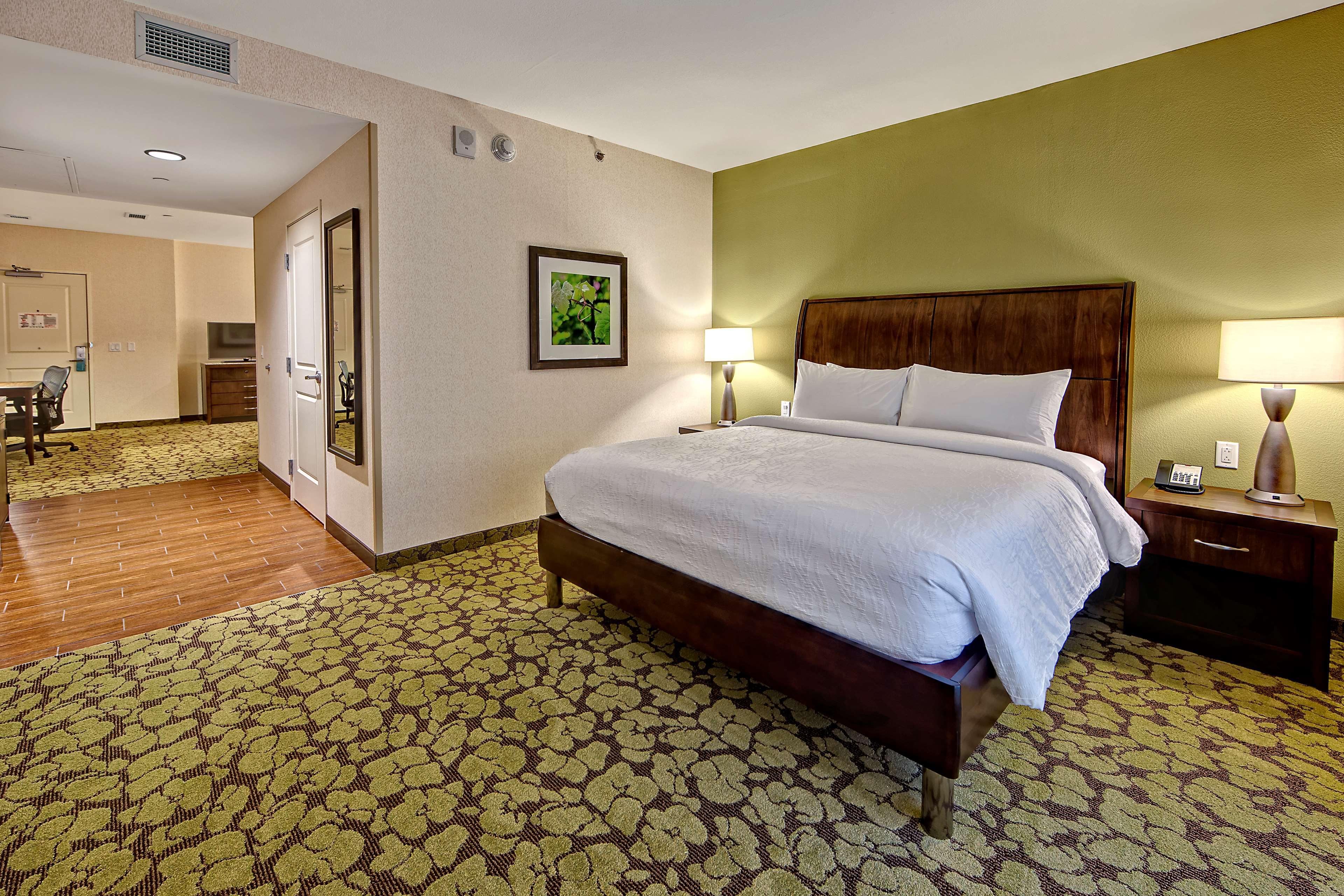 Hilton Garden Inn Nashville Downtown Convention Center Exterior photo