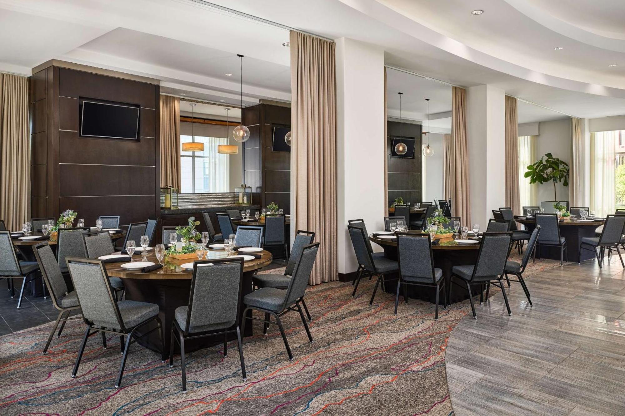 Hilton Garden Inn Nashville Downtown Convention Center Exterior photo