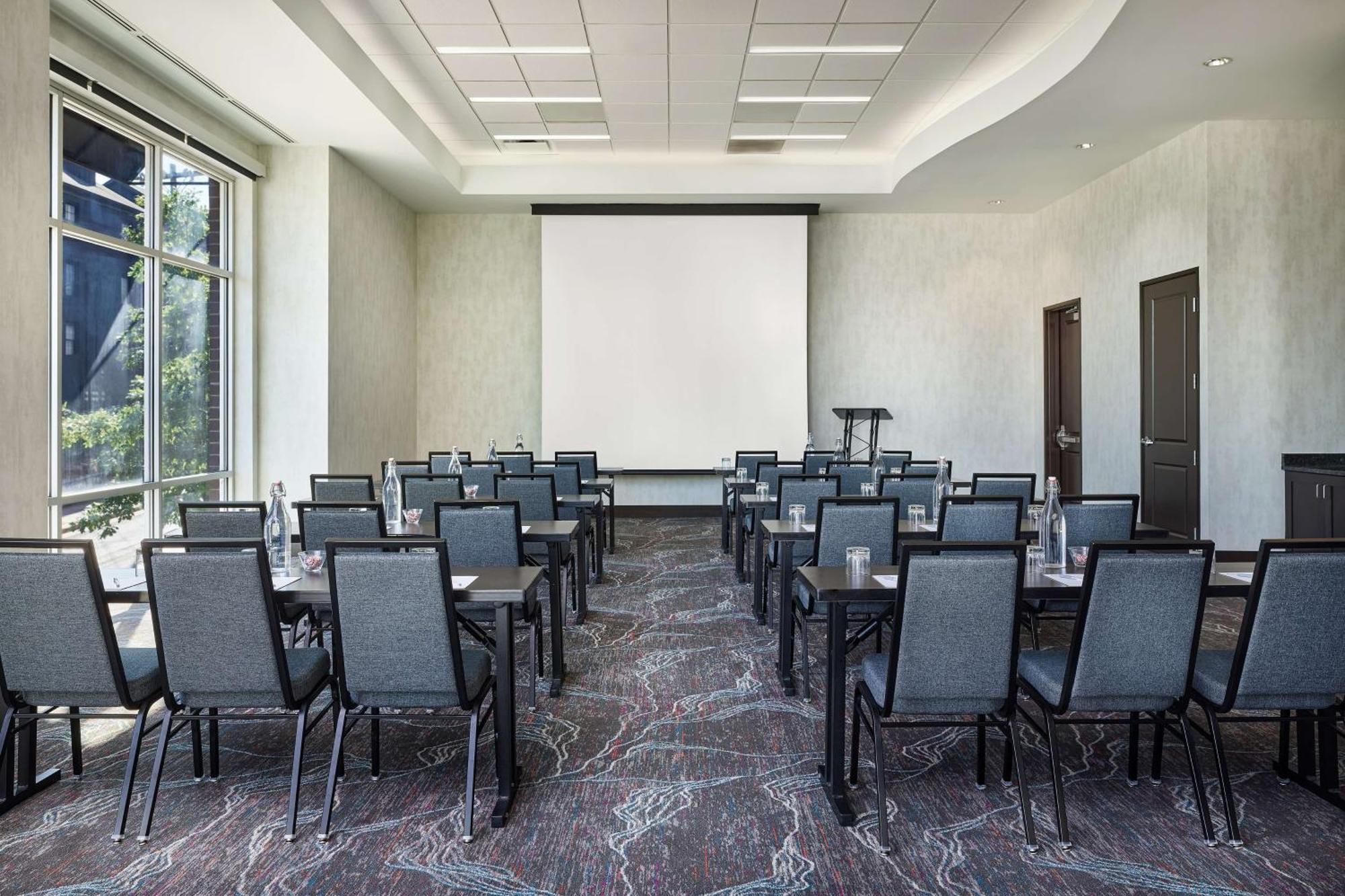 Hilton Garden Inn Nashville Downtown Convention Center Exterior photo