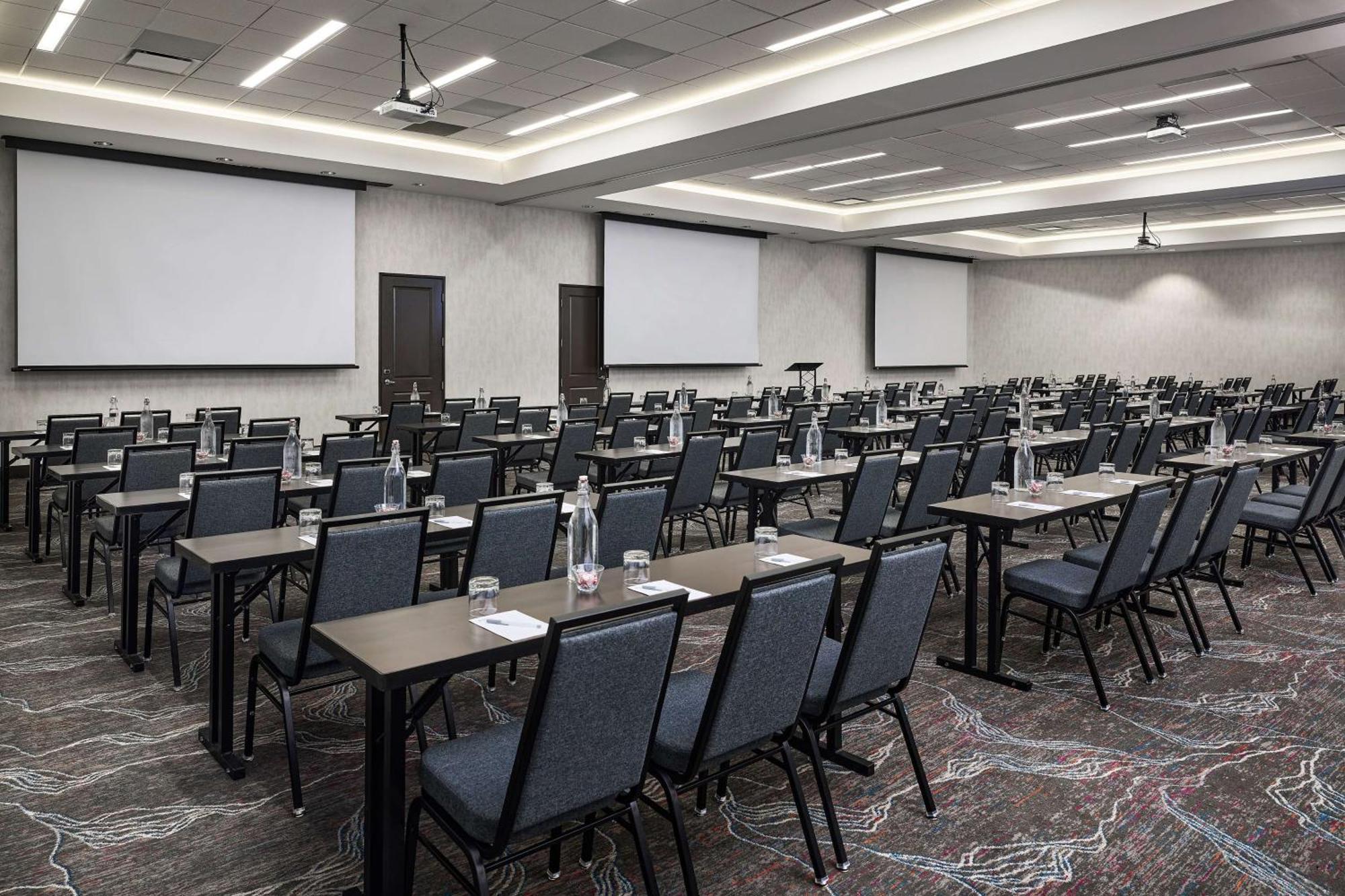 Hilton Garden Inn Nashville Downtown Convention Center Exterior photo